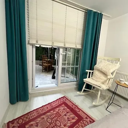 Sehrin Merkezinde Bahceli Sik Bir Daire