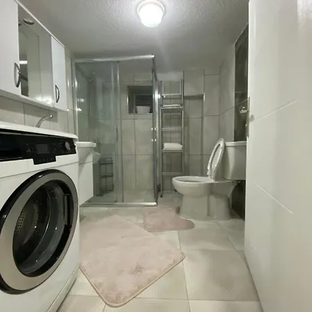 Apartment Sehrin Merkezinde Bahceli Sik Bir Daire Istanbul